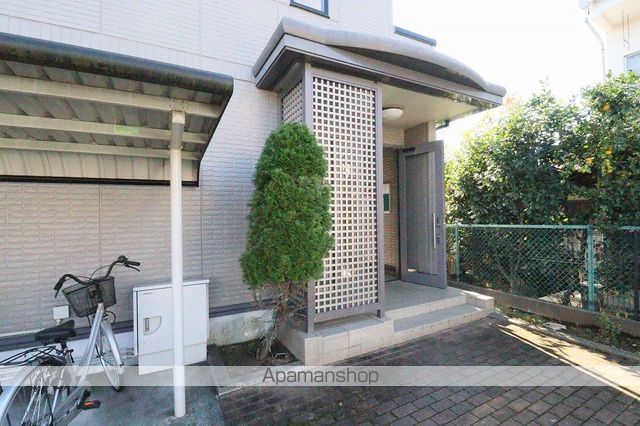 クレッセントガーデンの玄関写真