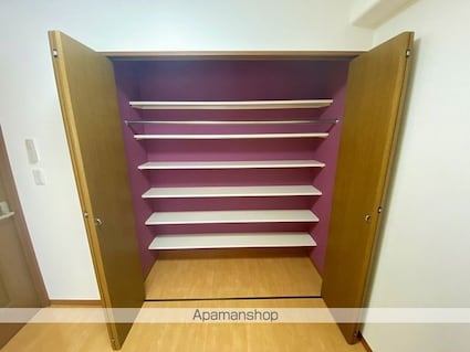 ロイヤル・シャトー一番館[3LDK/80.1m2]の収納