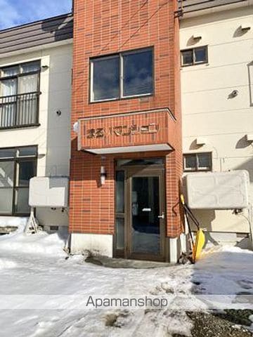 まるいマンションの玄関写真