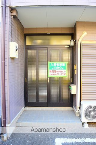 弥生荘の玄関写真