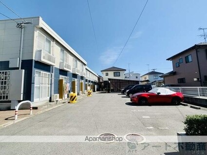 レオパレスシャルマンＳＡＫＡＭＯＴＯ[1K/22.7m2]の駐車場2