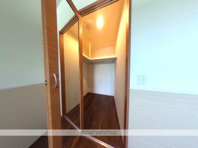 マルーン白壁の内装写真