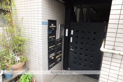 東京都三鷹市新川３丁目[1R/18.48m2]のエントランス