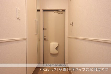 オ　シャン[2LDK/62.28m2]の玄関
