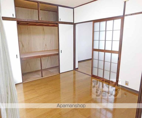 野色マンションの内装写真