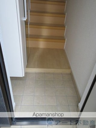 愛媛県松山市南江戸１丁目[1R/40.74m2]の玄関