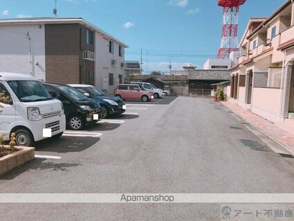 ラ・メール　Ⅱ[1LDK/44.39m2]の駐車場