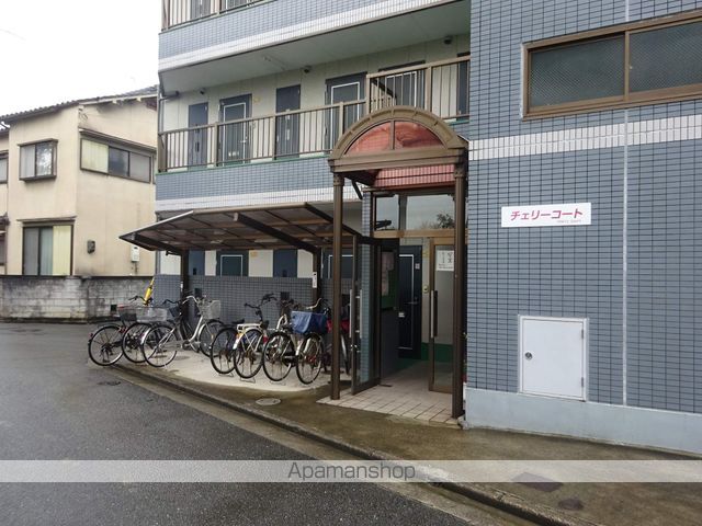 チェリーコートマンションの玄関写真
