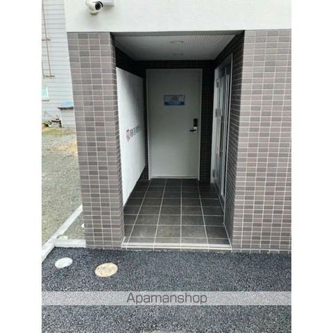 阿部亮財団ビルの玄関写真