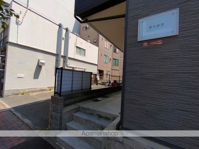 レオパレスひらかたの玄関写真