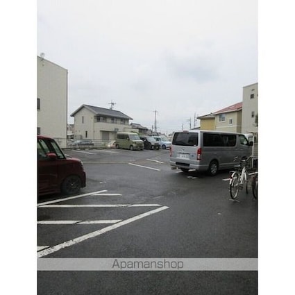 リアライズ猪子石[4LDK/115.7m2]の駐車場