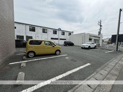 ドミトリー平林[1R/36.3m2]の駐車場