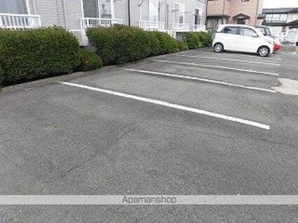 ミストラルパーク[1K/27.04m2]の駐車場3