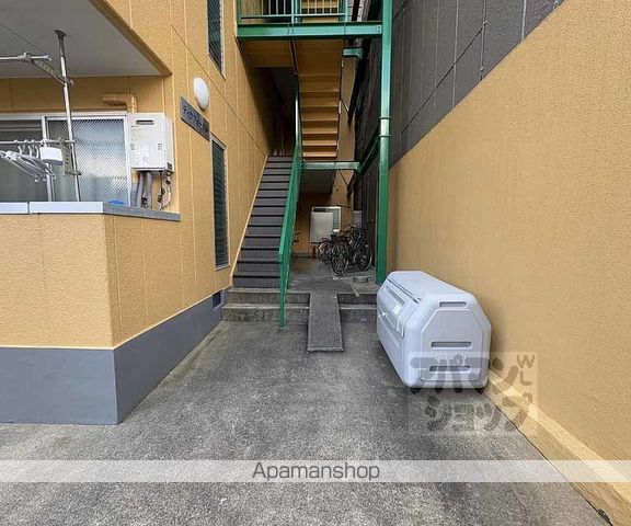 テイクフォー西陣の玄関写真