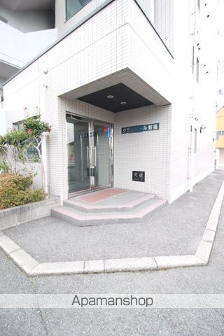 グランドール新福の玄関写真
