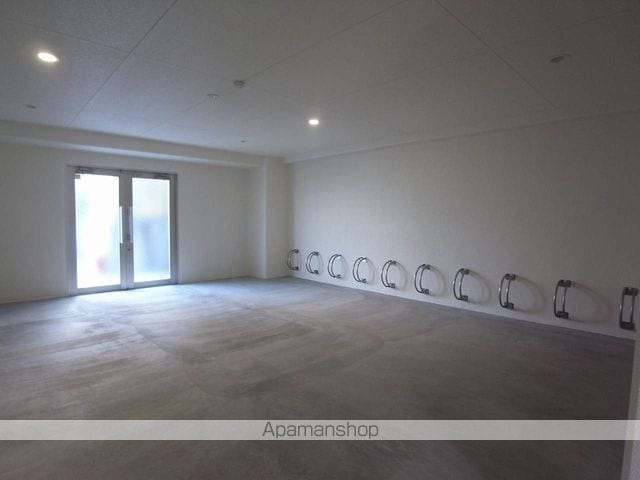 ワイズタワー新栄の玄関写真