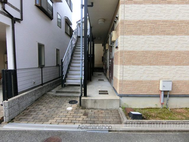 レオパレスWEENY FLATの玄関写真