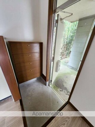 セゾン宝山[2K/34.78m2]の玄関