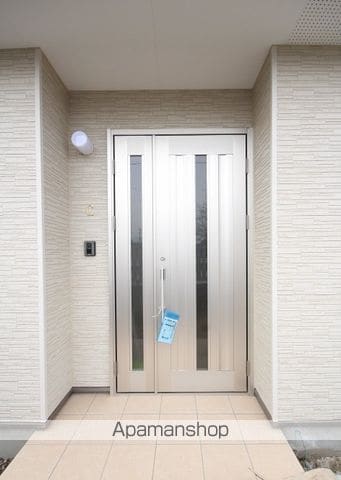 都城市 1階建 築11年の玄関写真