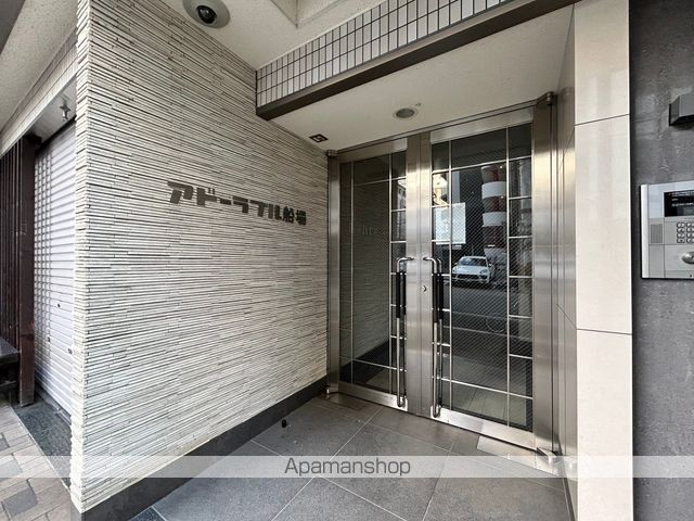 アドーラブル船場の玄関写真