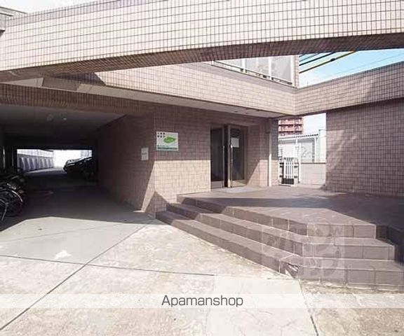 ウエストの玄関写真