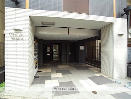 東京都新宿区弁天町[1R/23.26m2]のエントランス2