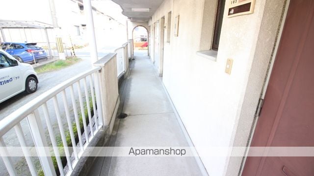 三和ハイツ西棟の玄関写真
