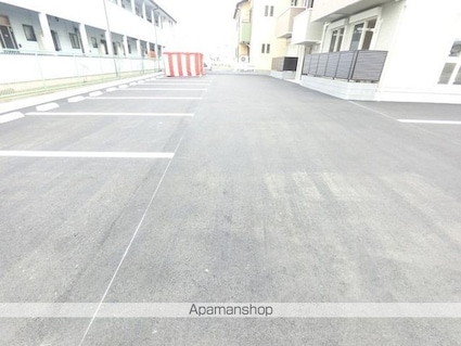 スプリーム　Ａ[2LDK/58.37m2]の駐車場