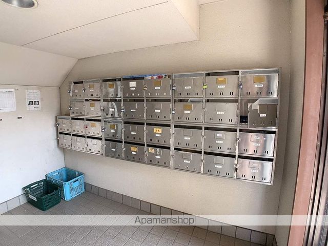 ハイライズ大蔵の玄関写真