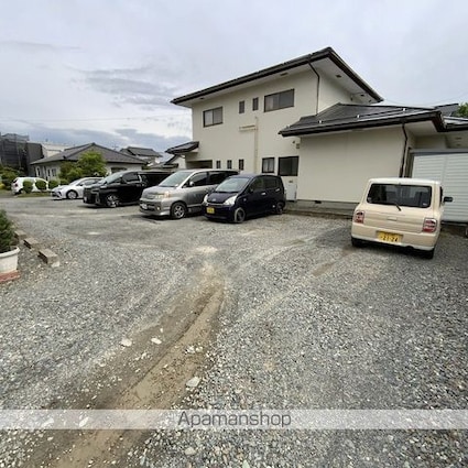 境青山ハイツ[1K/21m2]の駐車場2