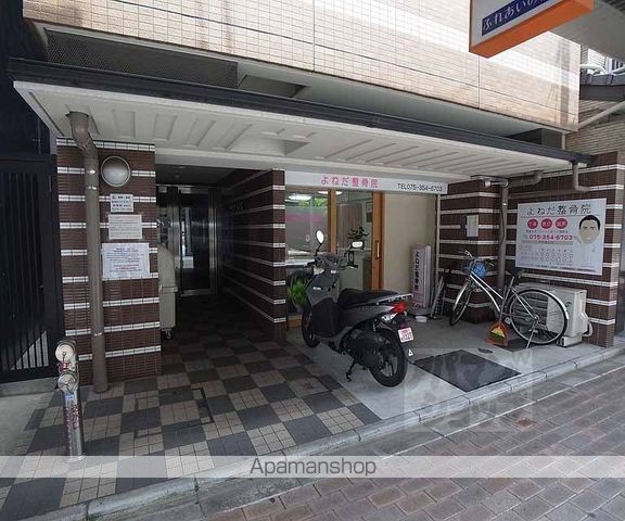 ハウスセゾン朱雀大路の玄関写真