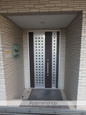 エスパシオ八軒の玄関写真