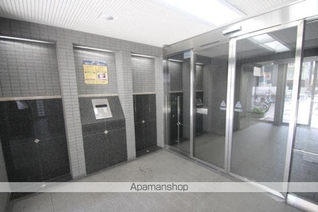 エスリード新大阪の玄関写真