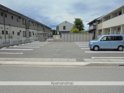 イデアール・ベルデ[1R/30m2]の駐車場