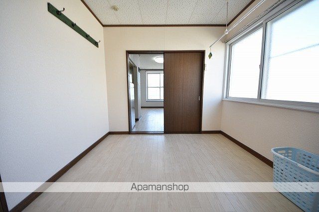 クリスタル参番館の内装写真