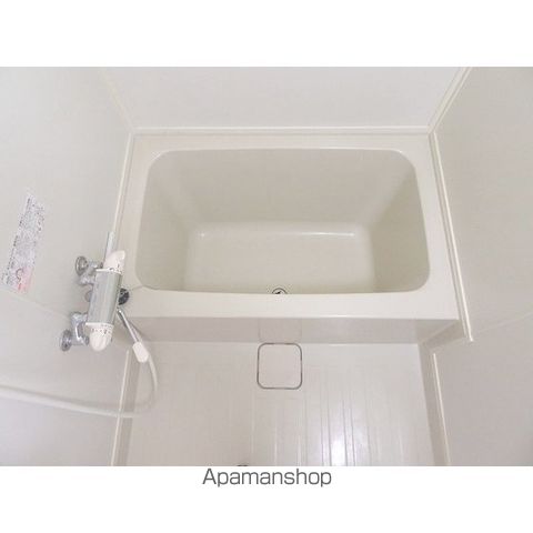 グローリアス川沿の内装写真