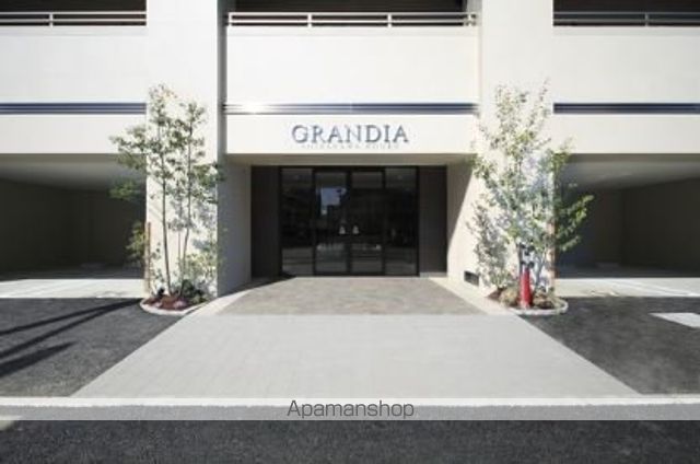 GRANDIA白川公園の玄関写真