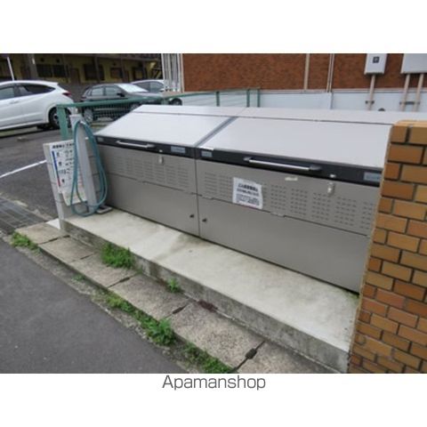 第1鞠子ロイヤルハイツの玄関写真