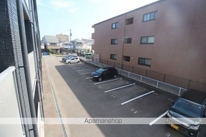 レオパレス松山インター[1K/31.33m2]の駐車場2