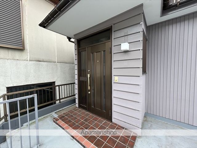 町田市 2階建 築64年の玄関写真