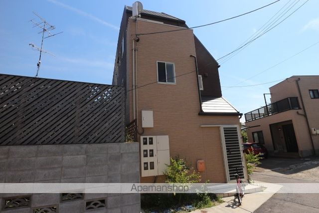 Three story Mの外観写真