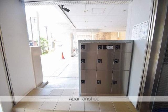 レズィダンスシャルルフロッケ山下町の玄関写真