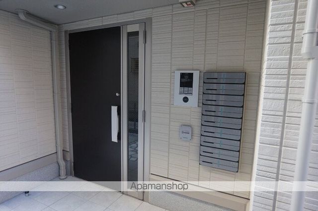 岐阜市 3階建 築7年の玄関写真