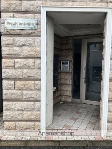 ロイヤルシティ赤羽岩淵の玄関写真