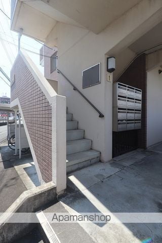 エステートワンの玄関写真