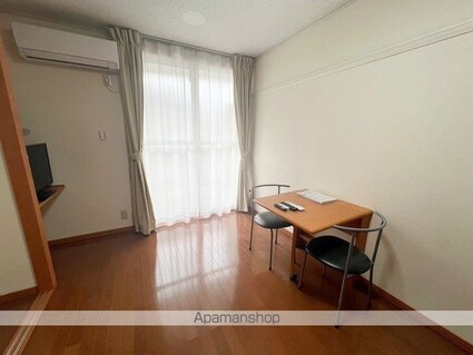 レオパレスＶｉｖｌｅ．Ｋ[1K/23.18m2]のリビング・居間1