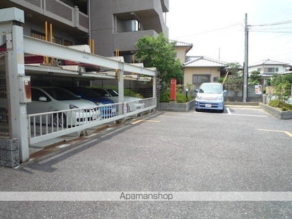 ルミエール２３[3LDK/72m2]の駐車場