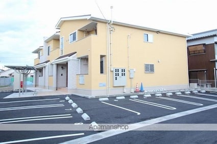 ピア六条[2LDK/56.78m2]の駐車場