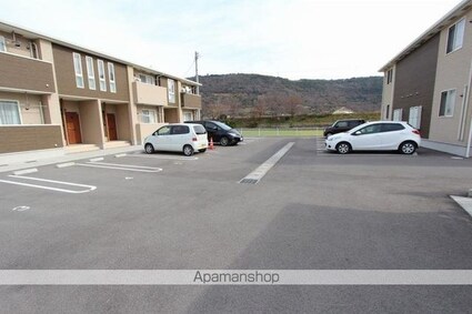 ベル・メゾン鶴市Ｂ[2LDK/57.58m2]の駐車場