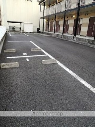 レオパレスフルールヴィル[1K/22.35m2]の駐車場